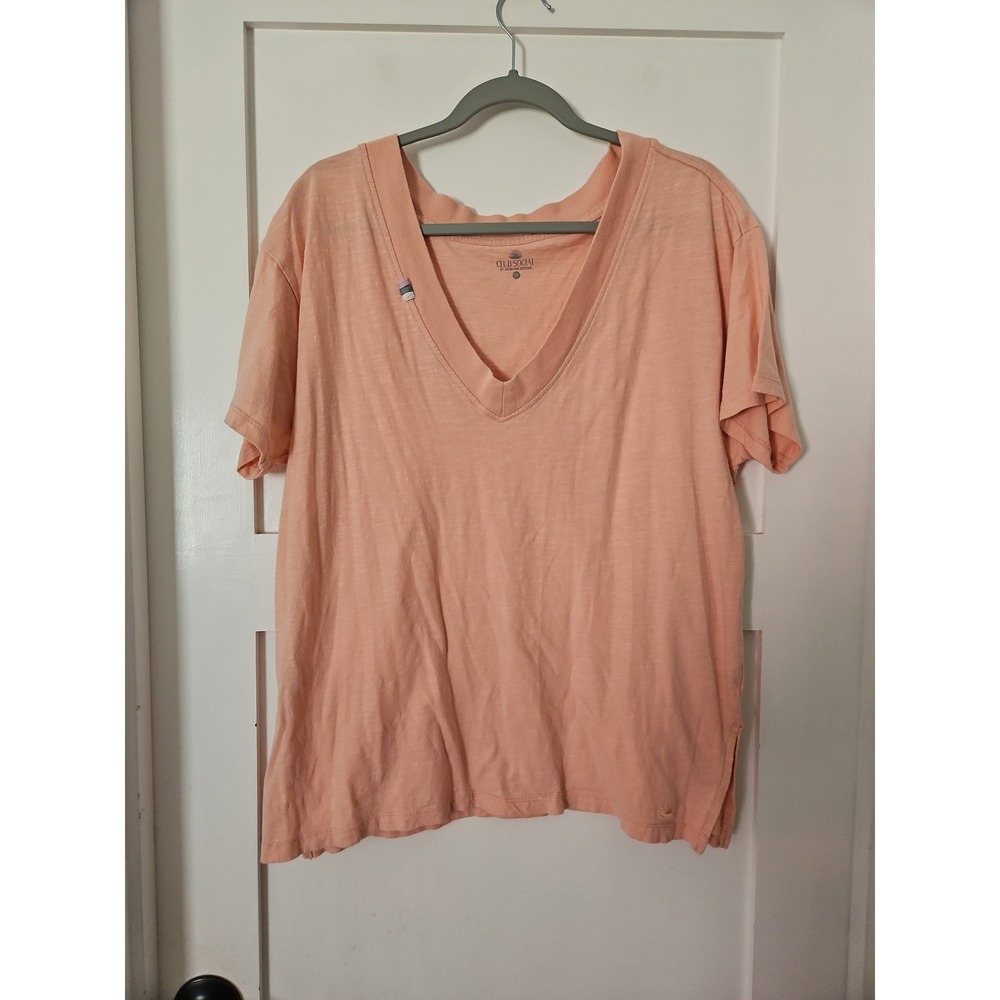 Club Social by Jadelynn Brooke Peach Pink Cotton Slub V-Neck Tee Medium M